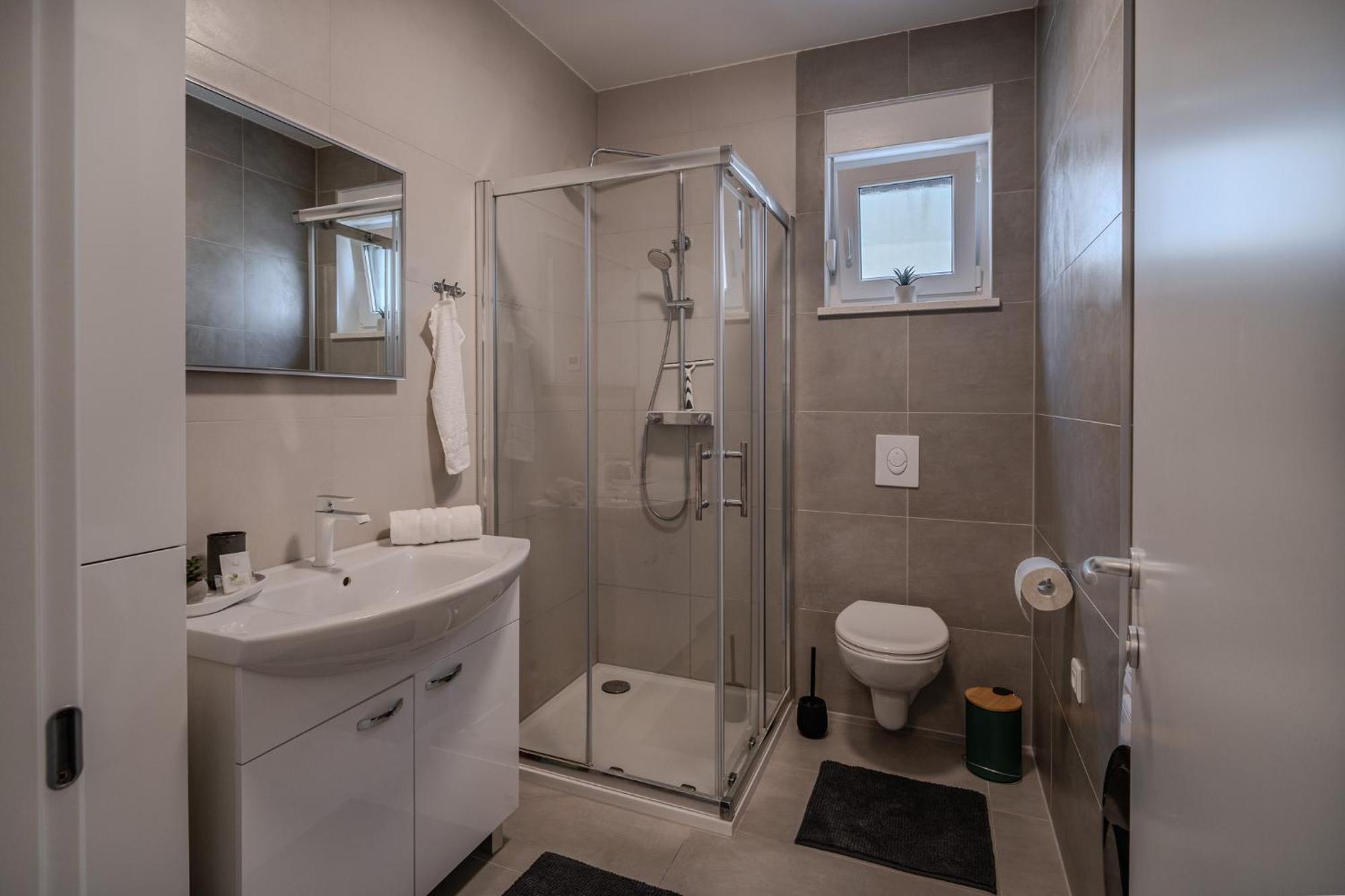 Korina Apartment - Free Private Parking ザダル エクステリア 写真