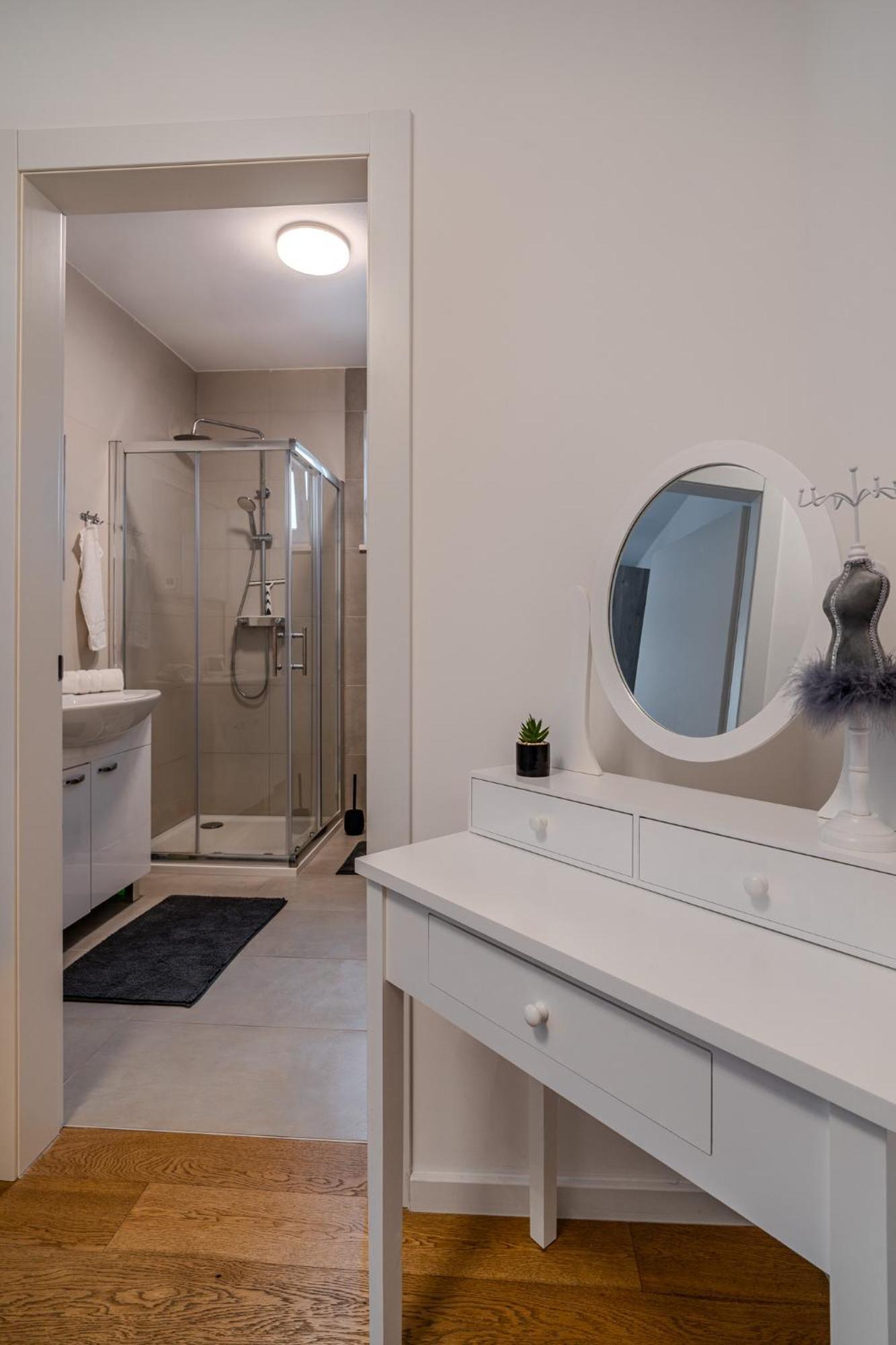 Korina Apartment - Free Private Parking ザダル エクステリア 写真